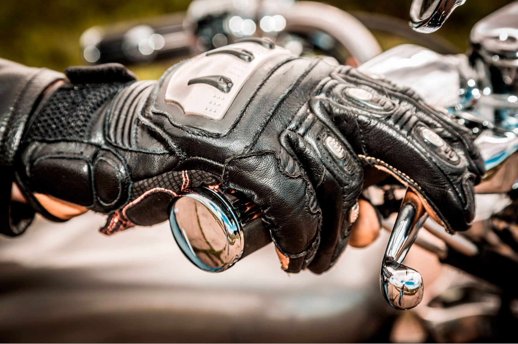 How to Choose the Right Motorcycle Gloves for Every Season