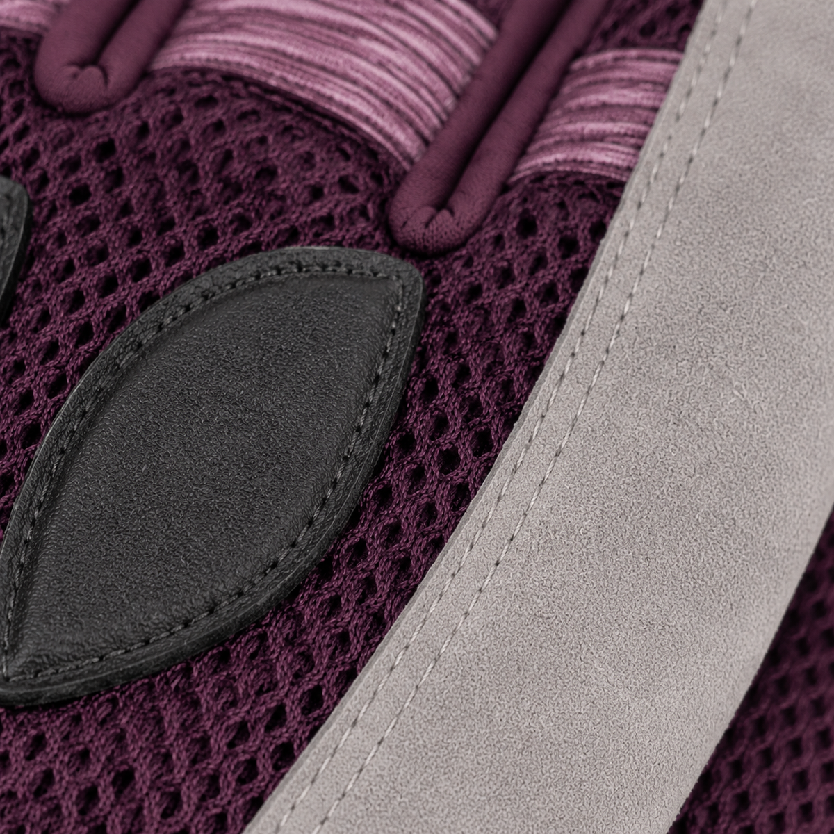 Close-up of LunaForm diamond mesh, curved cushion and pearl-gray stitching